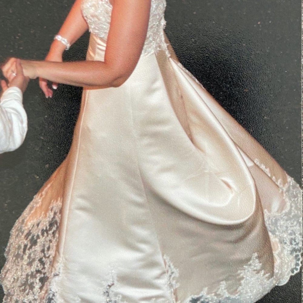 Wedding, Off-White Satin w/ Lace Inlay - Picture 4 of 8
